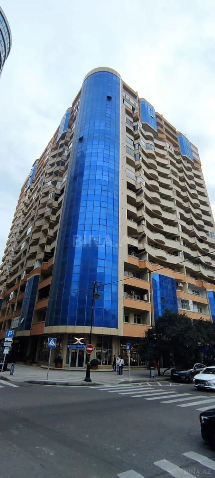 Satılır 4 otaqlı mənzil 179.5 m²