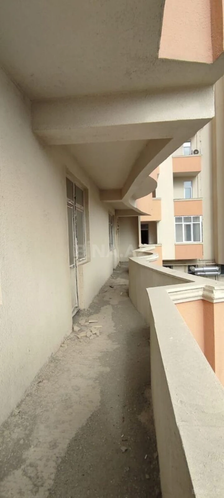 Satılır 4 otaqlı mənzil 179.5 m²