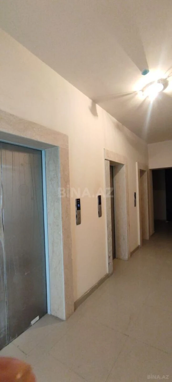 Satılır 4 otaqlı mənzil 179.5 m²