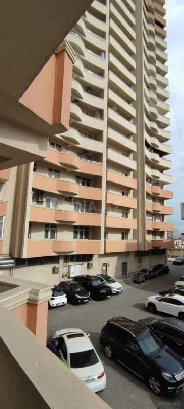 Satılır 4 otaqlı mənzil 179.5 m²