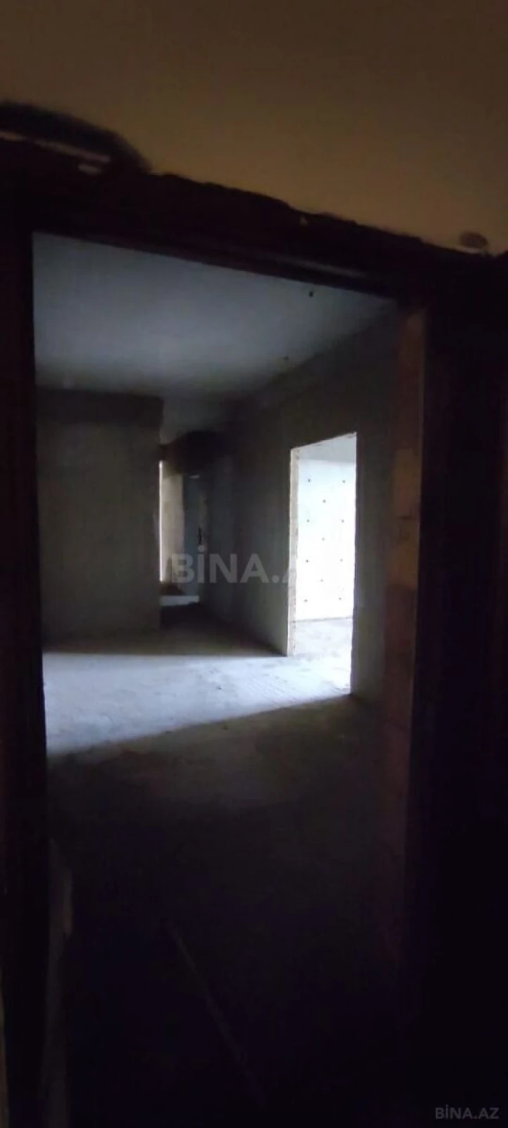 Satılır 4 otaqlı mənzil 179.5 m²