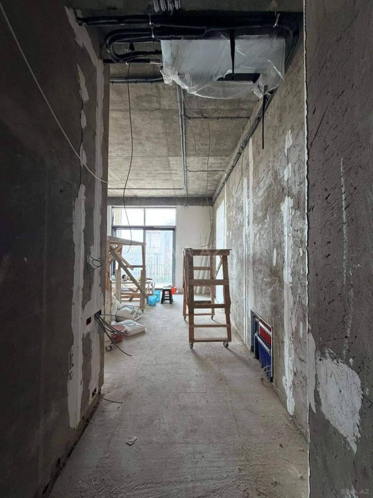 Satılır 3 otaqlı mənzil 134 m²