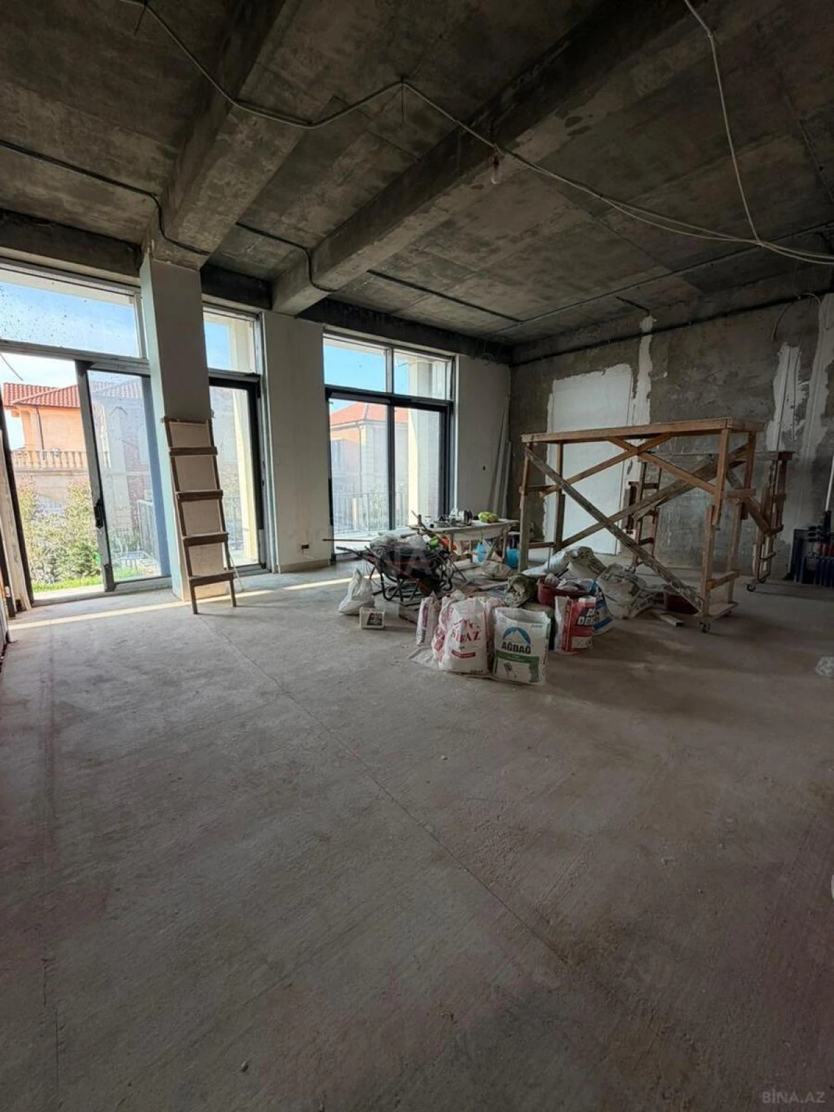 Satılır 3 otaqlı mənzil 134 m²
