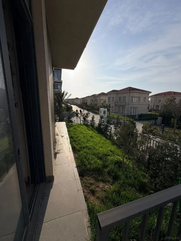 Satılır 3 otaqlı mənzil 134 m²