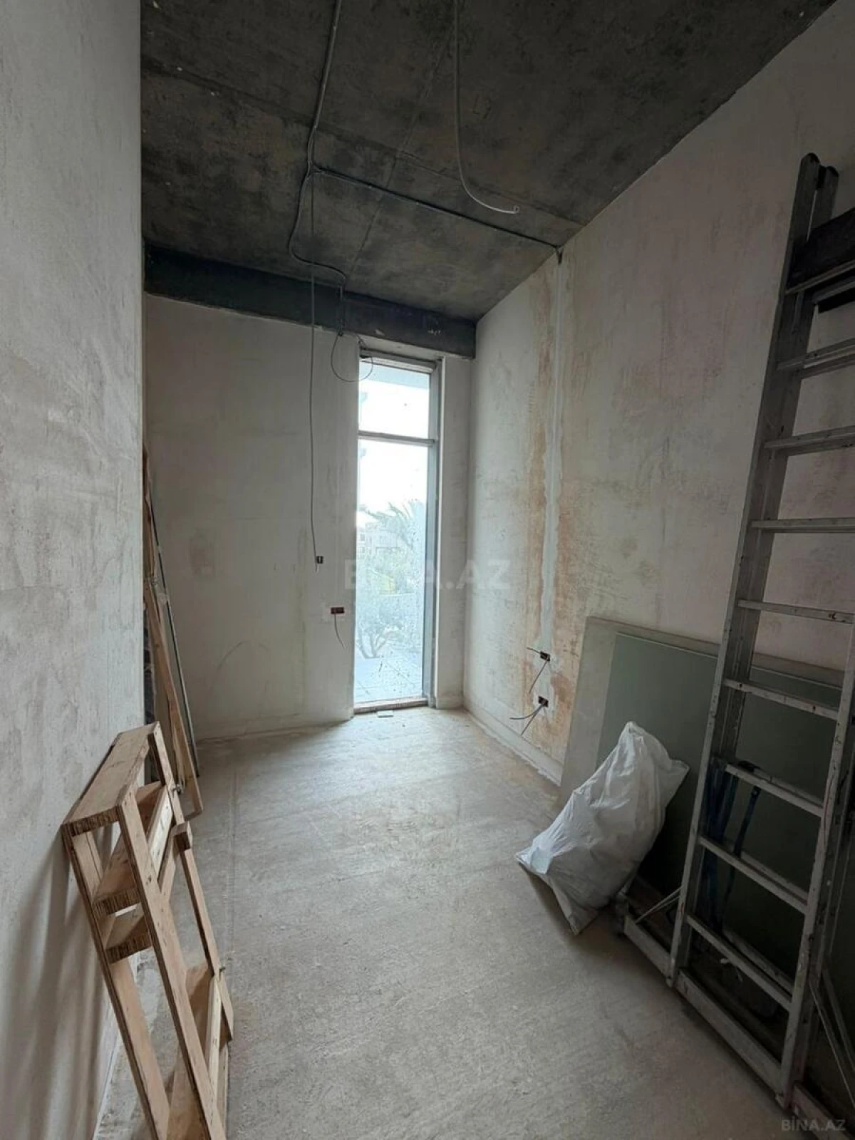 Satılır 3 otaqlı mənzil 134 m²