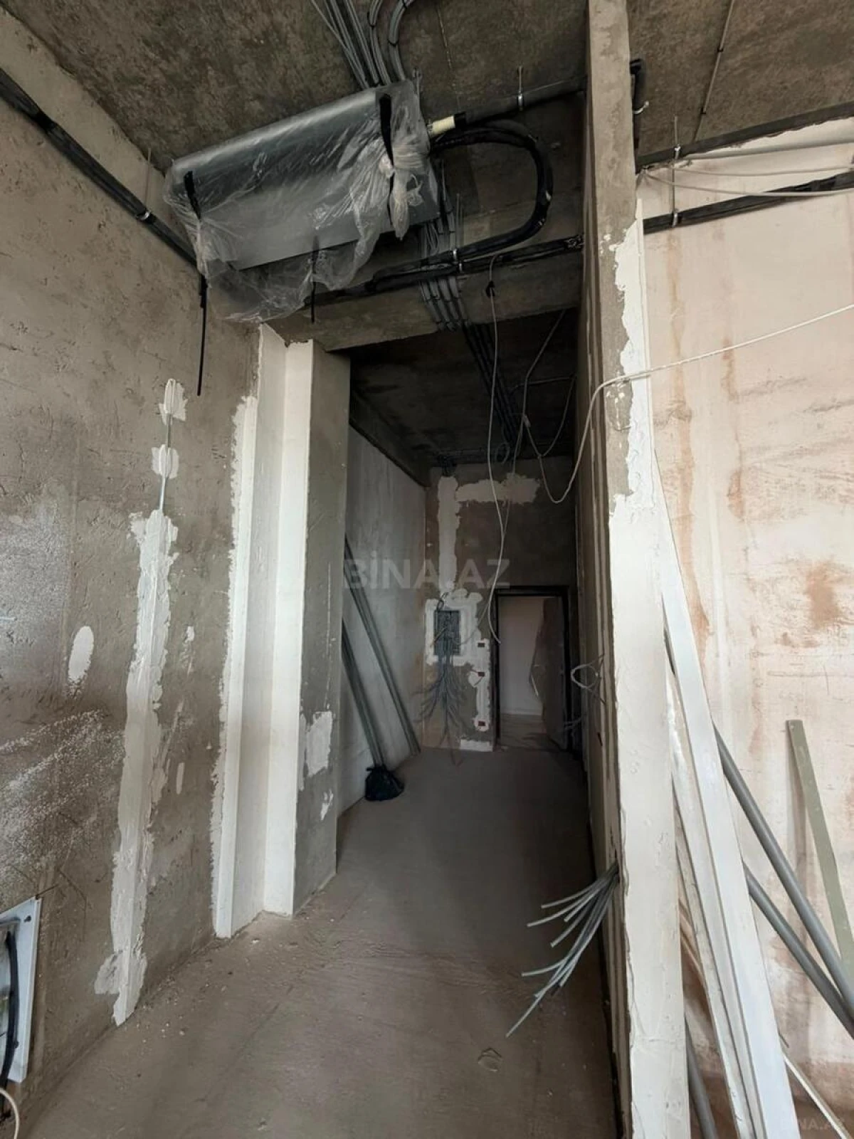 Satılır 3 otaqlı mənzil 134 m²