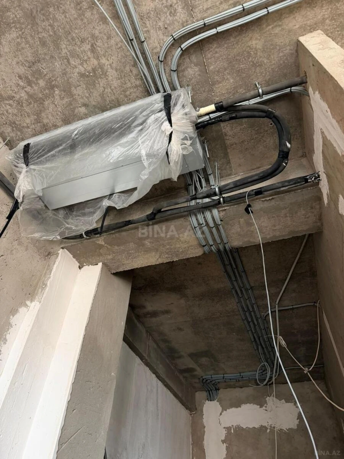 Satılır 3 otaqlı mənzil 134 m²