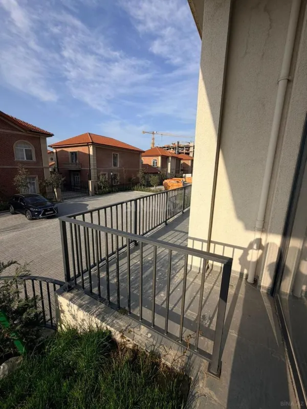 Satılır 3 otaqlı mənzil 134 m²