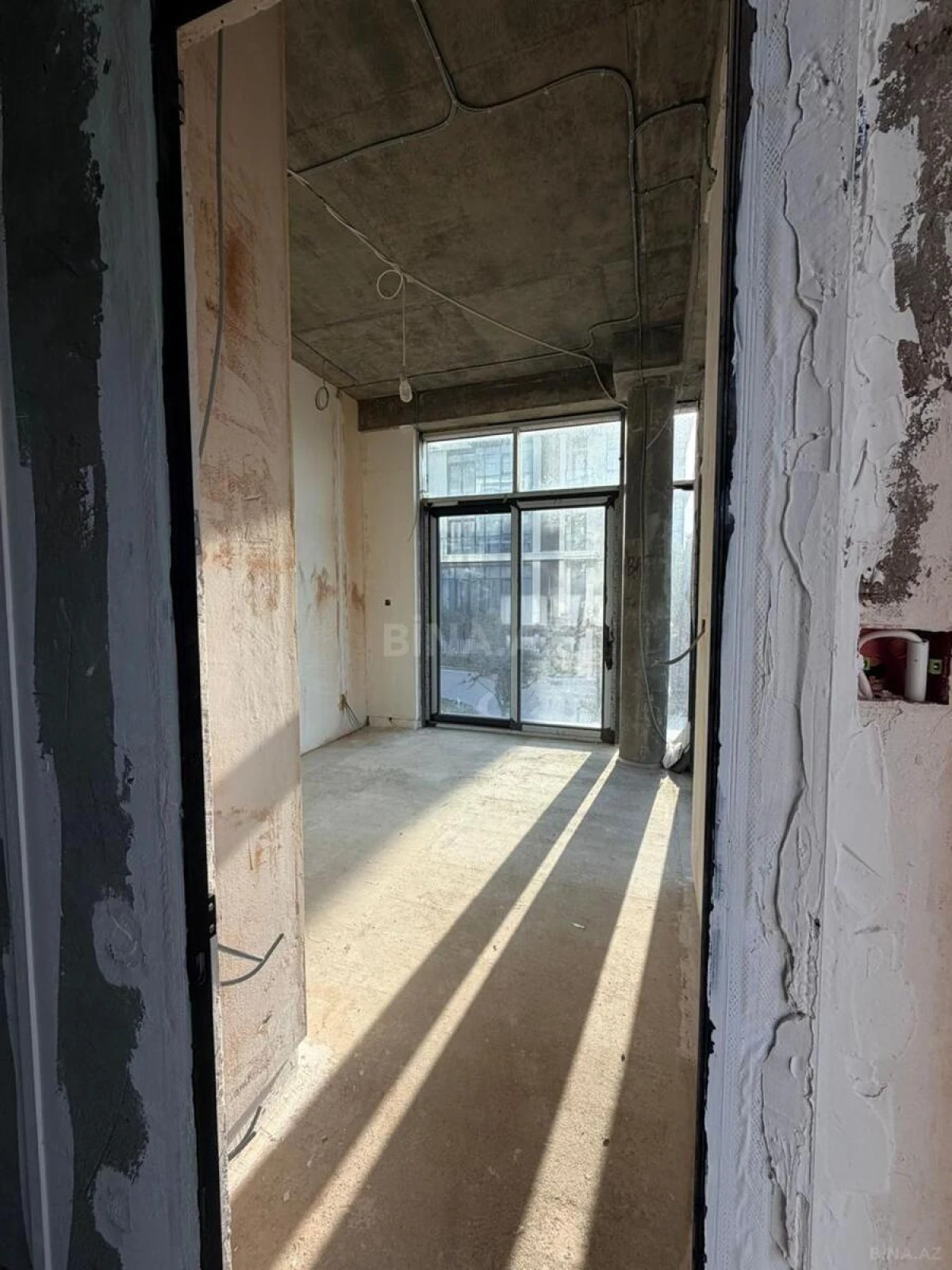 Satılır 3 otaqlı mənzil 134 m²