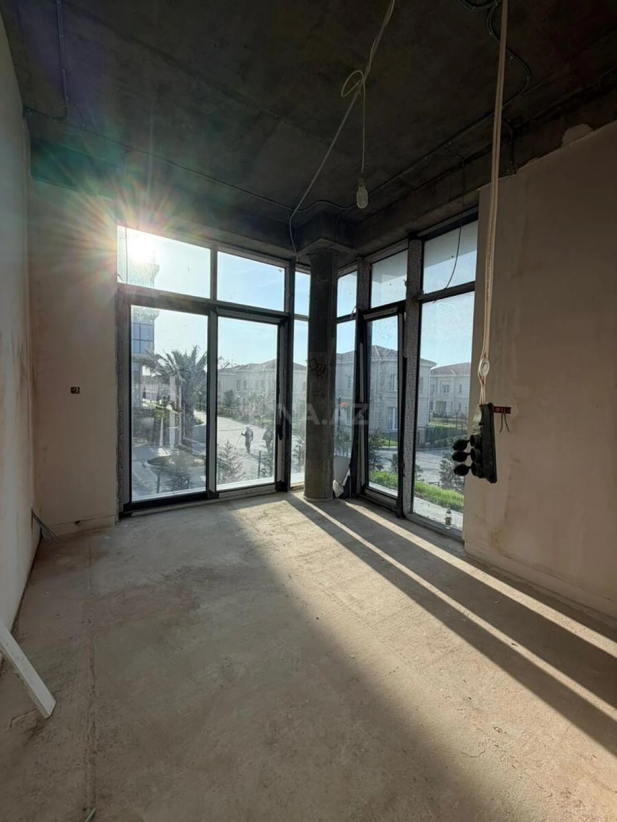 Satılır 3 otaqlı mənzil 134 m²