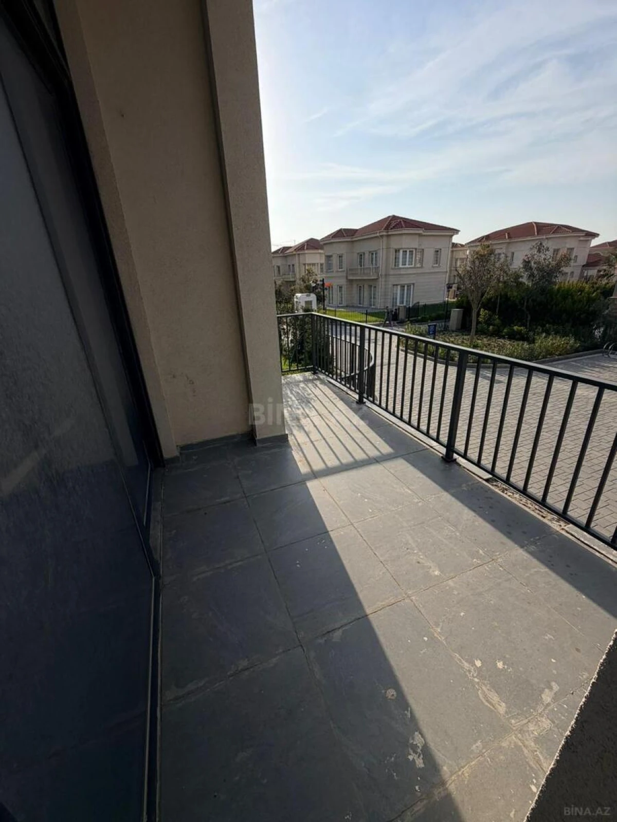Satılır 3 otaqlı mənzil 134 m²