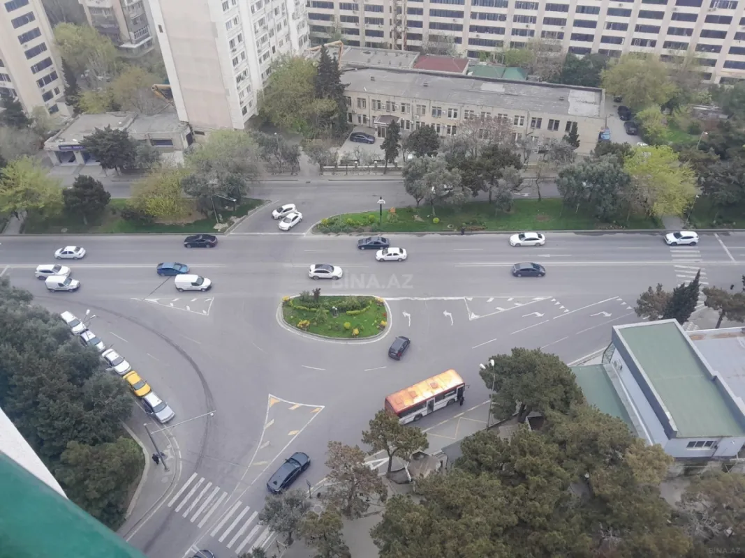 Satılır 4 otaqlı mənzil 165 m²