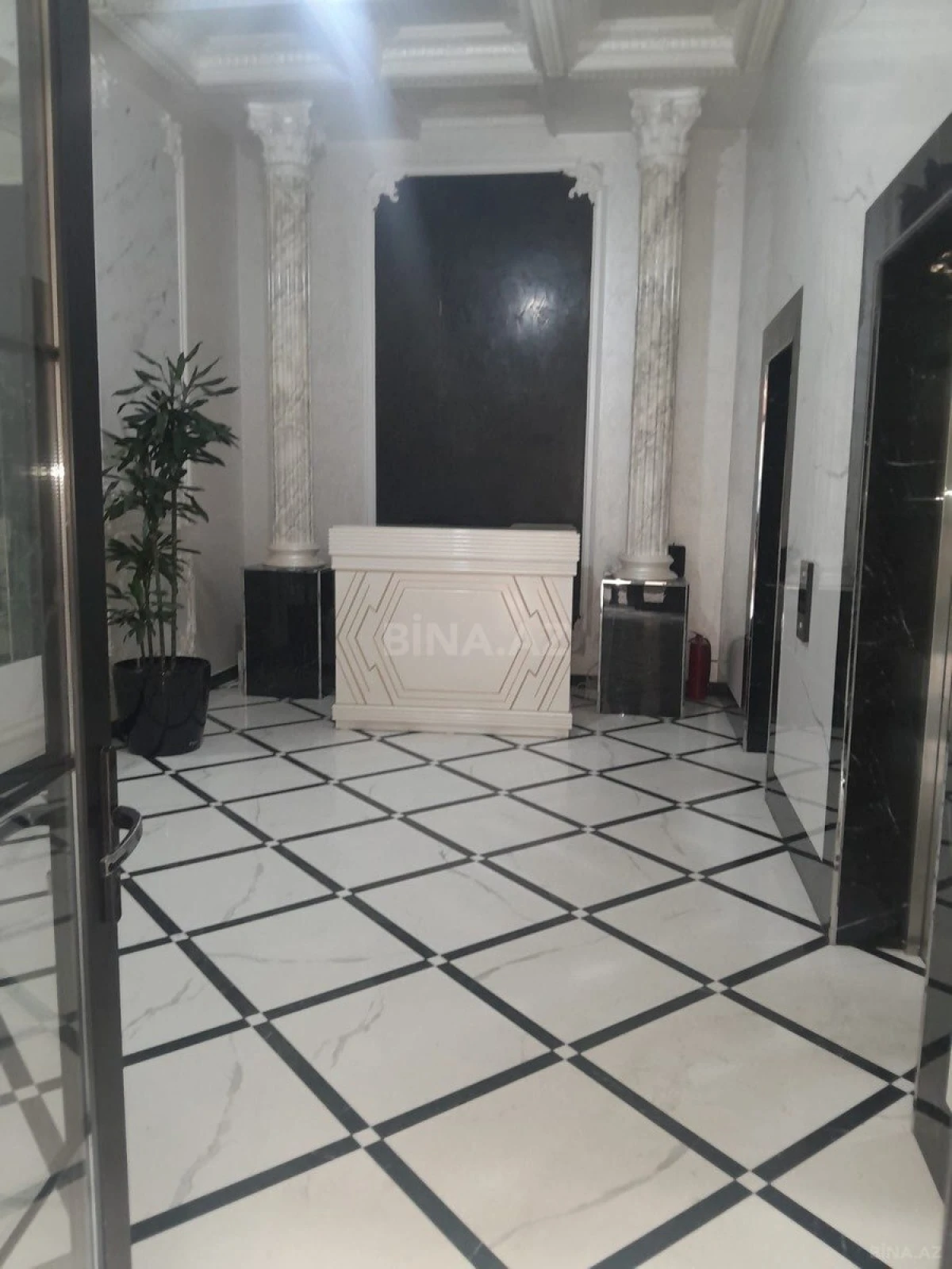 Satılır 4 otaqlı mənzil 165 m²