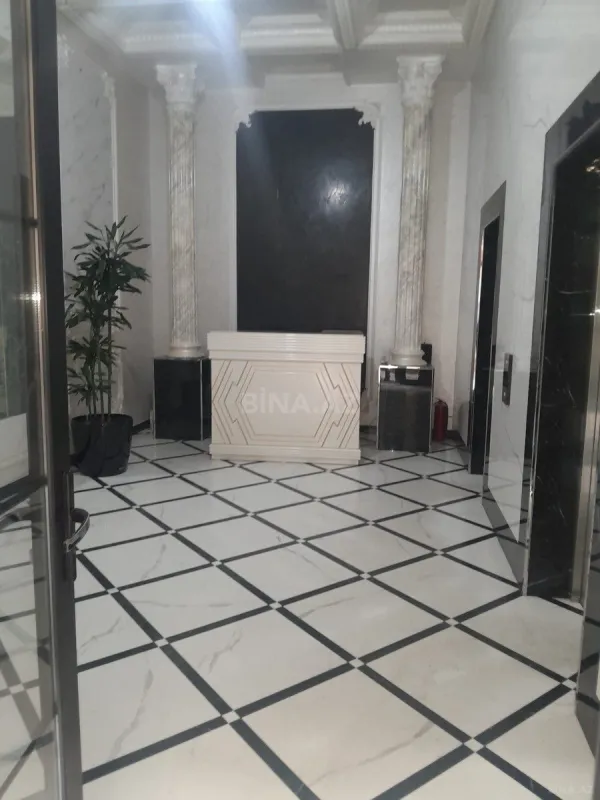Satılır 4 otaqlı mənzil 165 m²