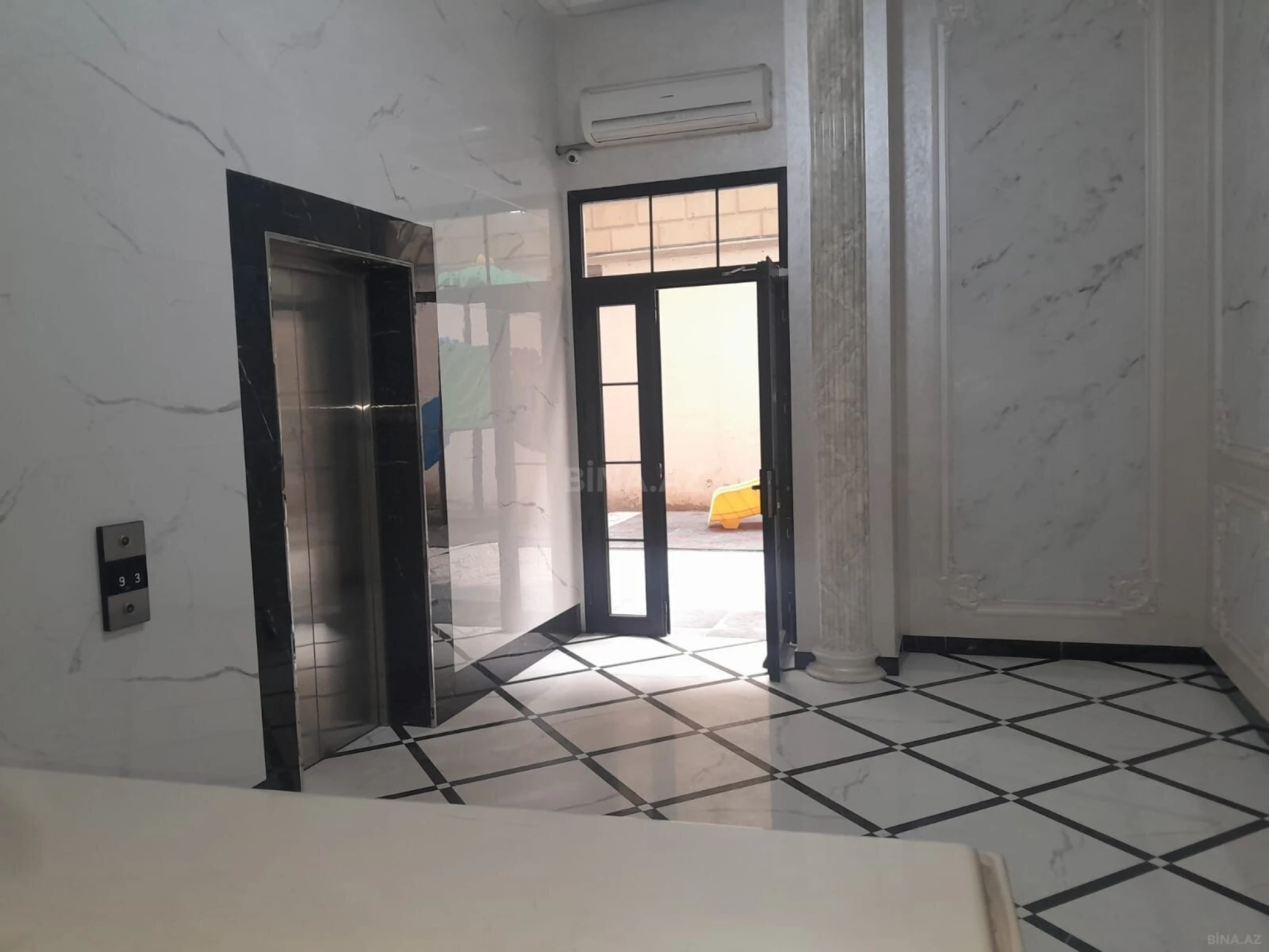 Satılır 4 otaqlı mənzil 165 m²