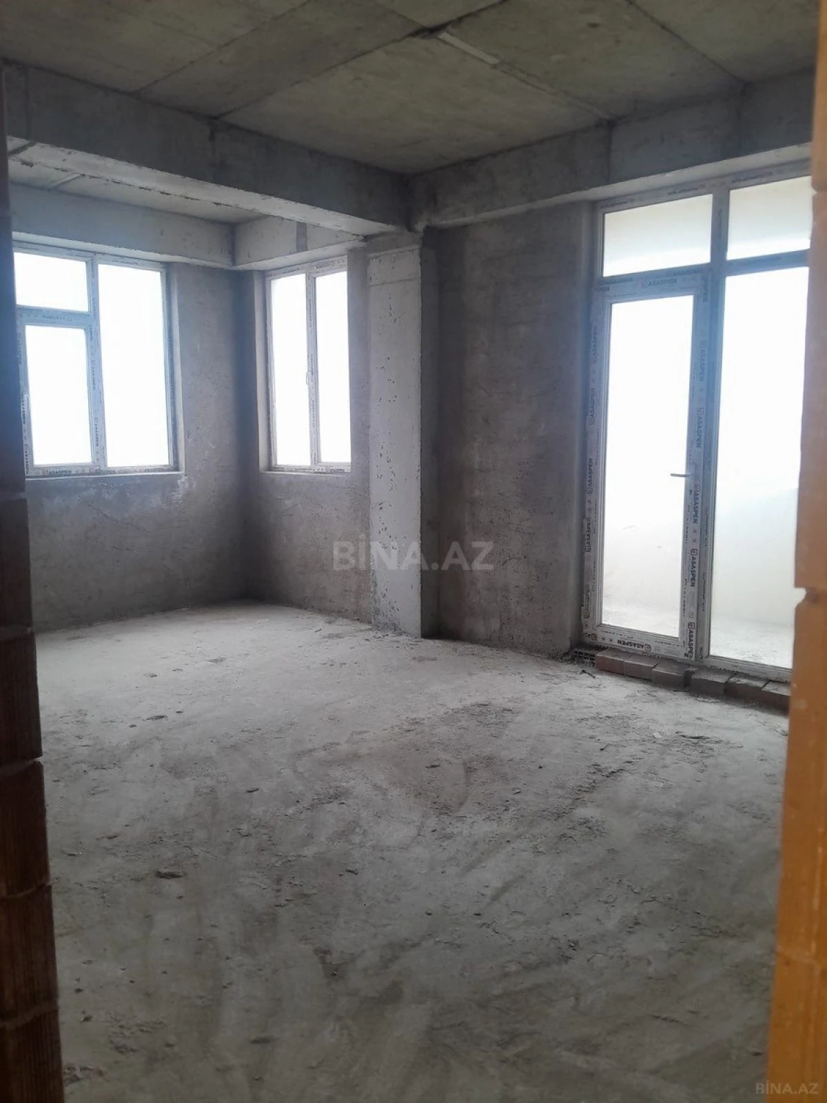 Satılır 4 otaqlı mənzil 165 m²