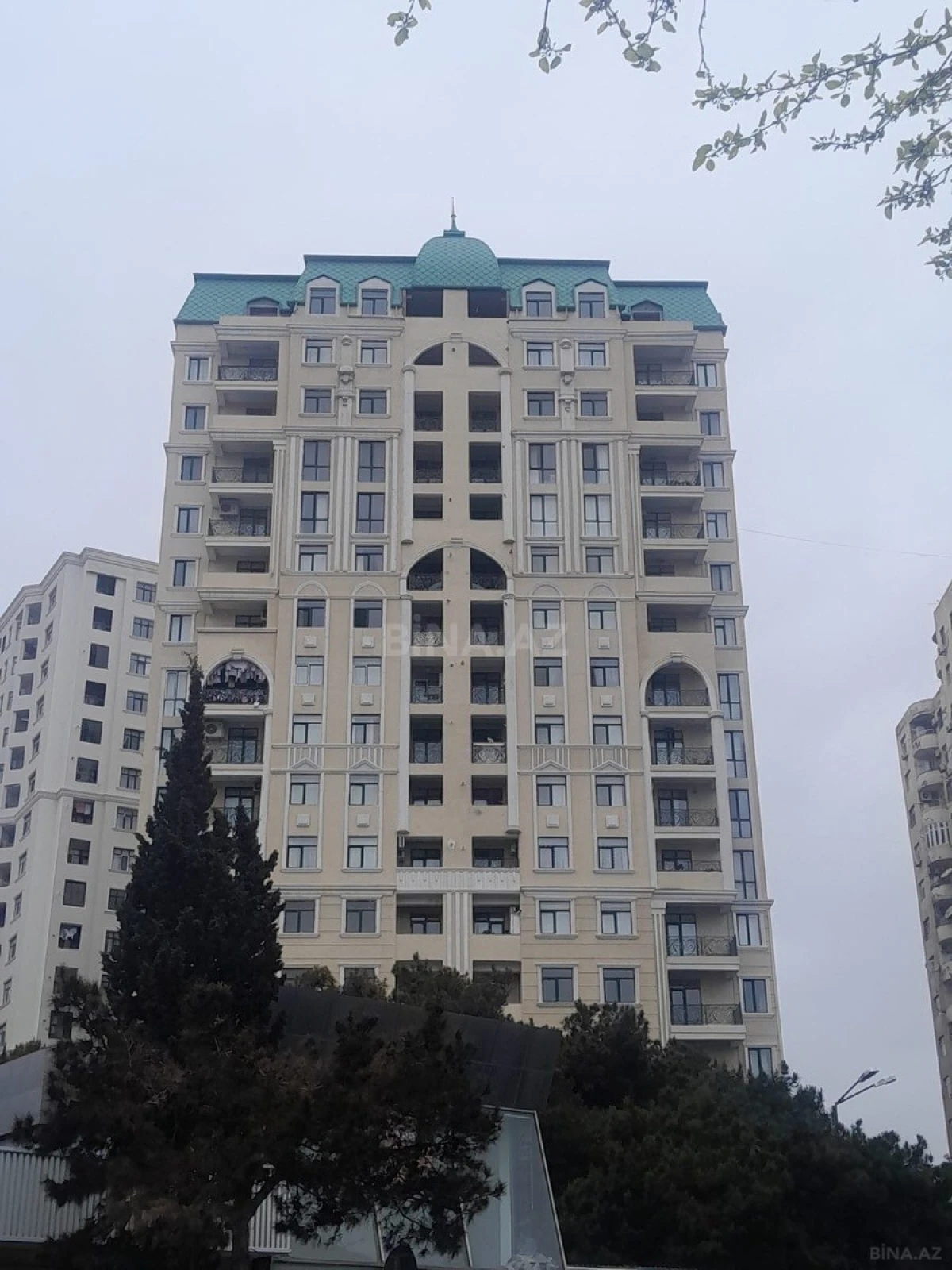 Satılır 4 otaqlı mənzil 165 m²