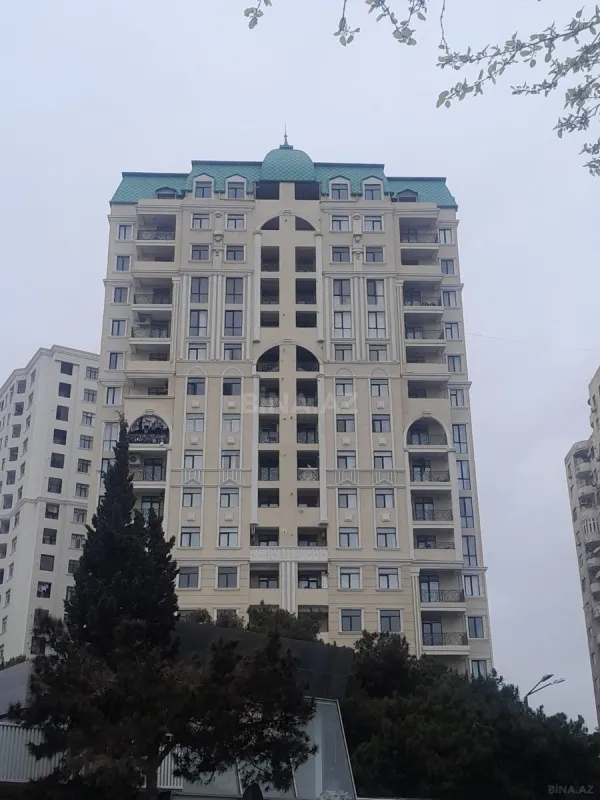 Satılır 4 otaqlı mənzil 165 m²