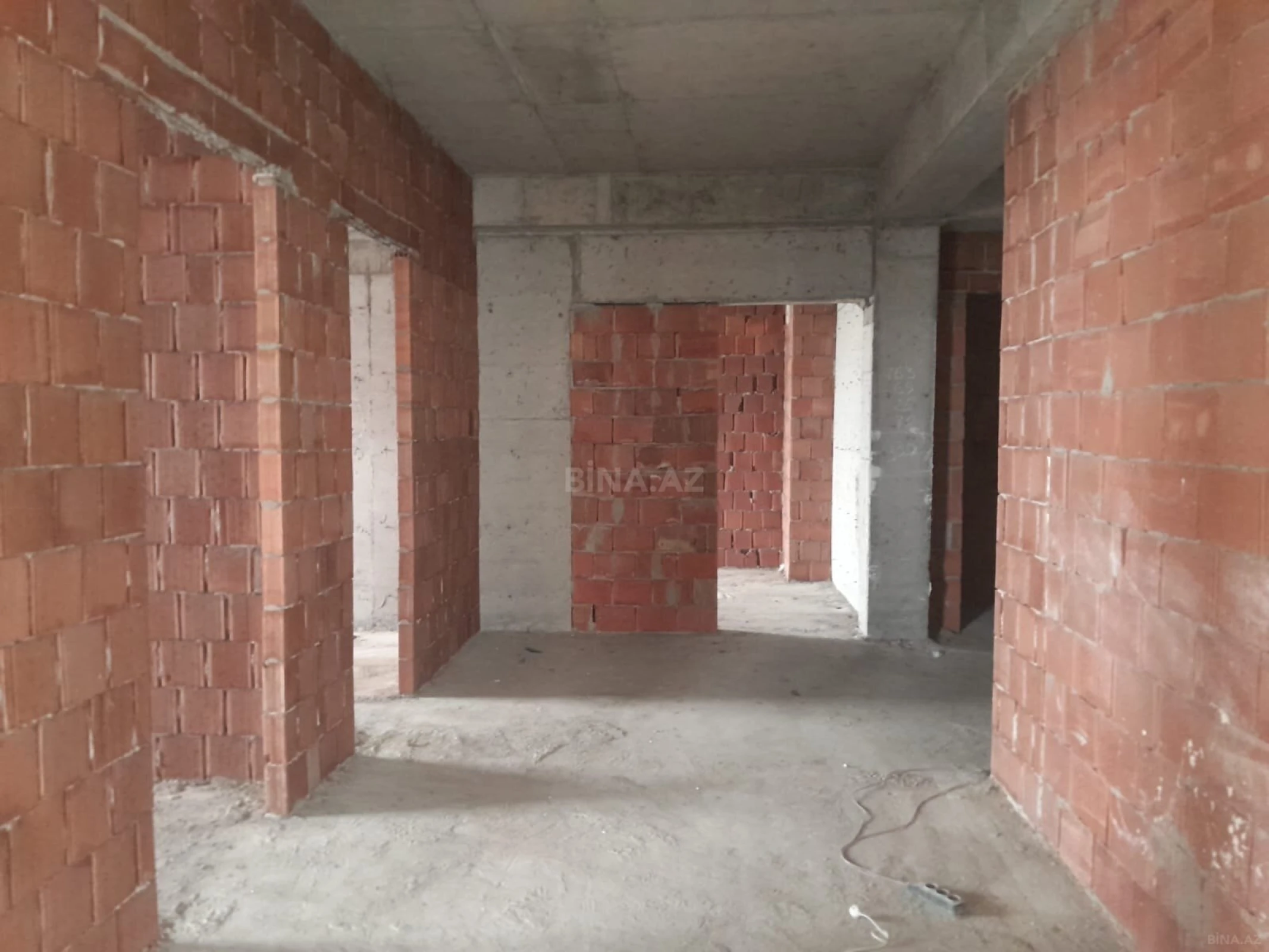 Satılır 4 otaqlı mənzil 165 m²
