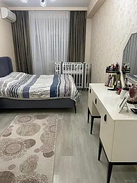 Satılır 2 otaqlı mənzil 78 m²