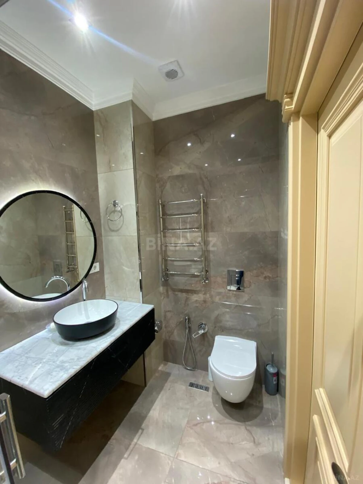 Kirayə verilir 2 otaqlı mənzil 90 m²