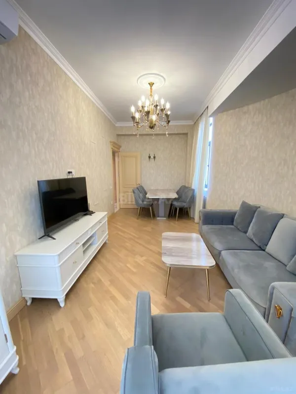 Kirayə verilir 2 otaqlı mənzil 90 m²