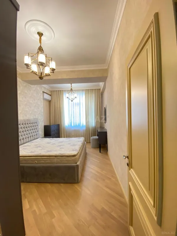 Kirayə verilir 2 otaqlı mənzil 90 m²