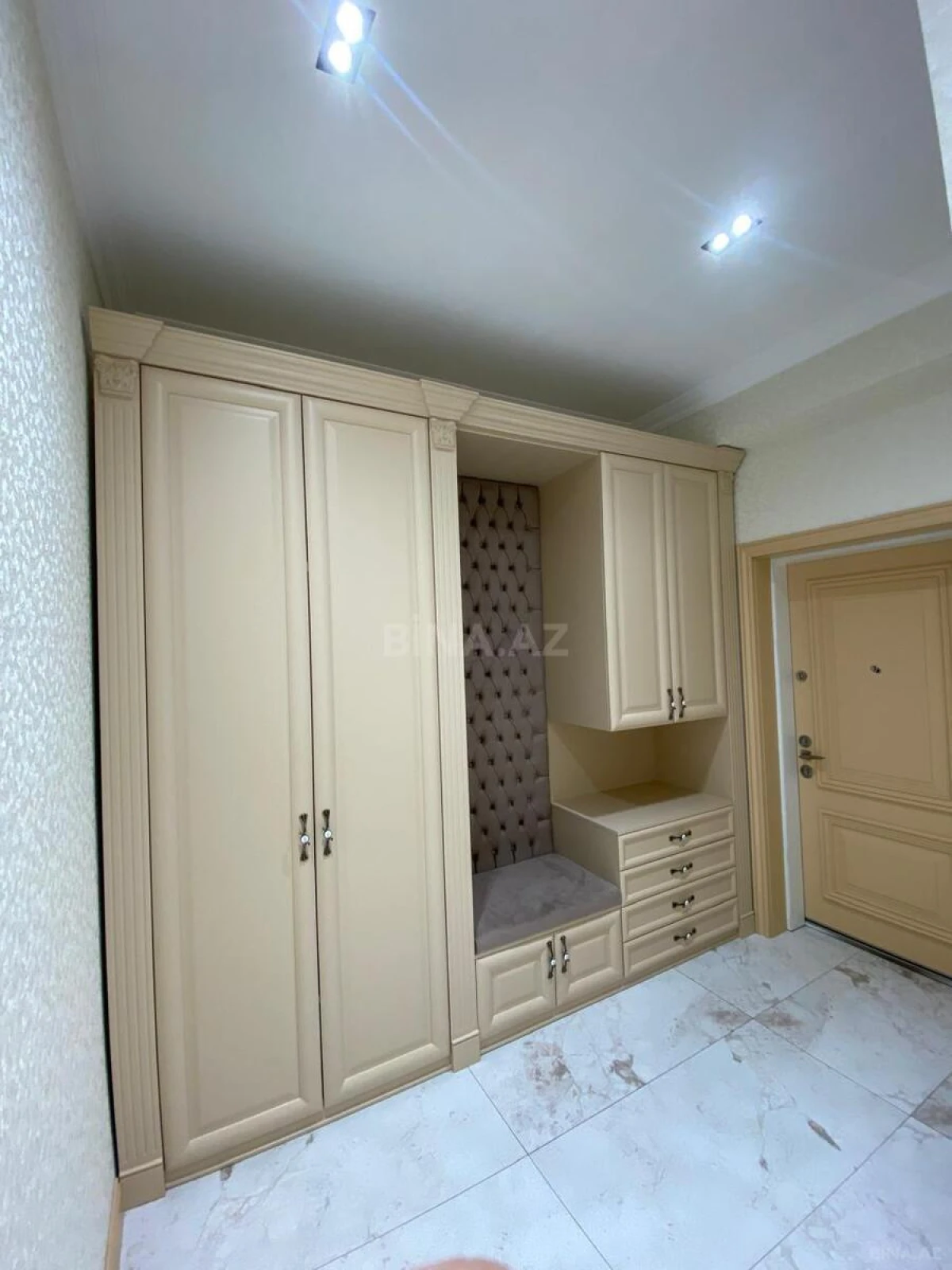 Kirayə verilir 2 otaqlı mənzil 90 m²