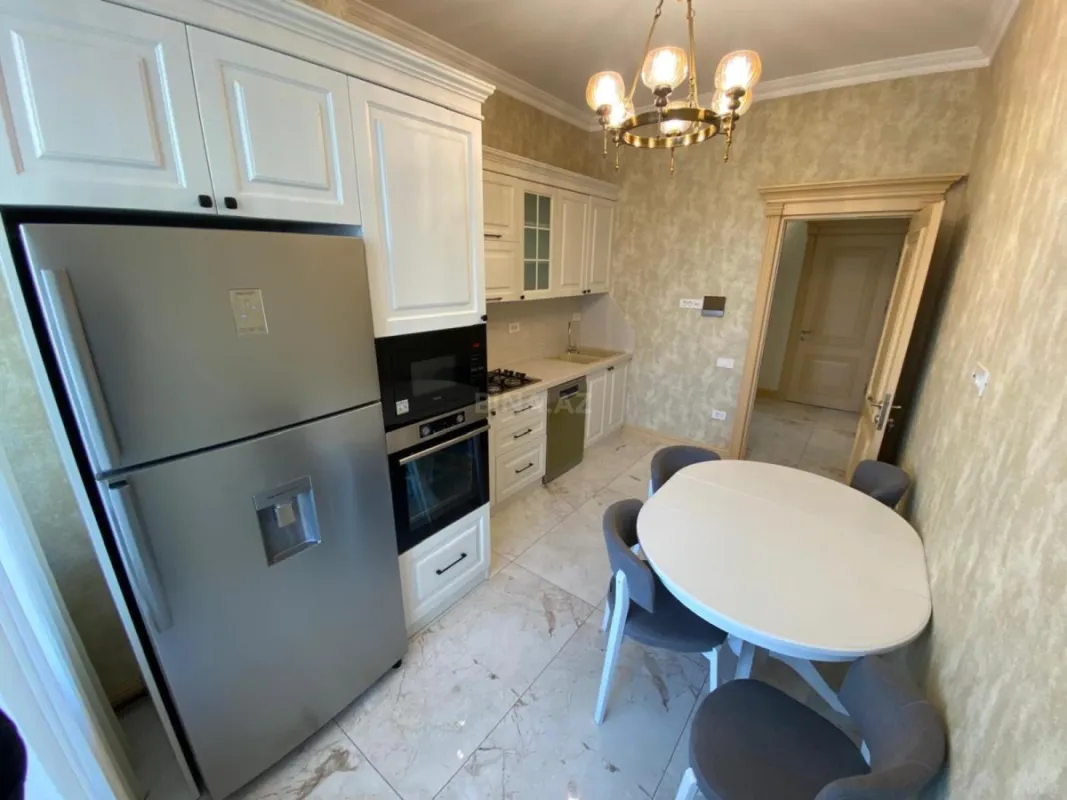 Kirayə verilir 2 otaqlı mənzil 90 m²