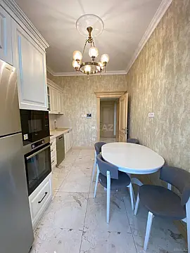 Kirayə verilir 2 otaqlı mənzil 90 m²