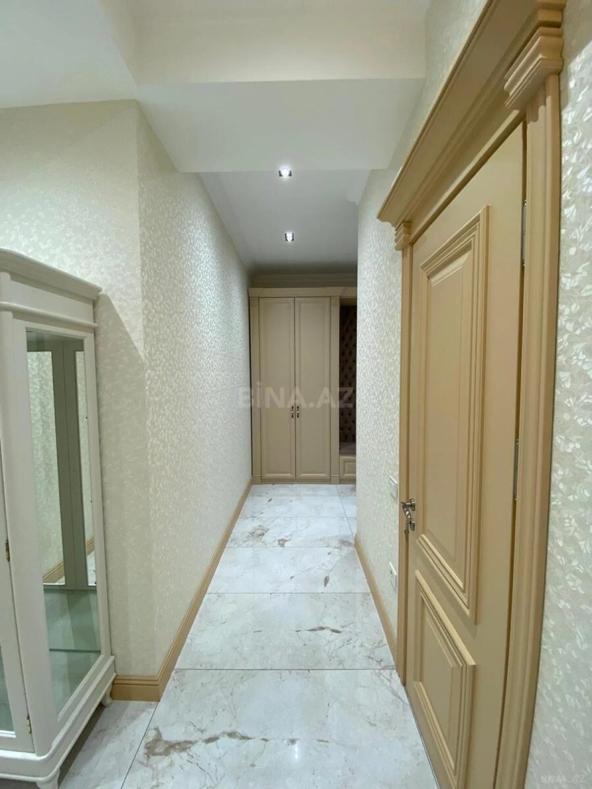 Kirayə verilir 2 otaqlı mənzil 90 m²