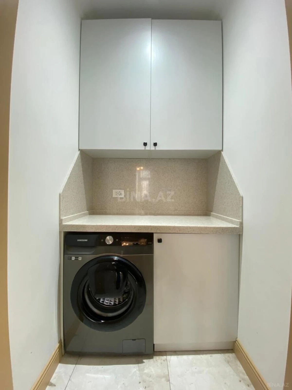 Kirayə verilir 2 otaqlı mənzil 90 m²