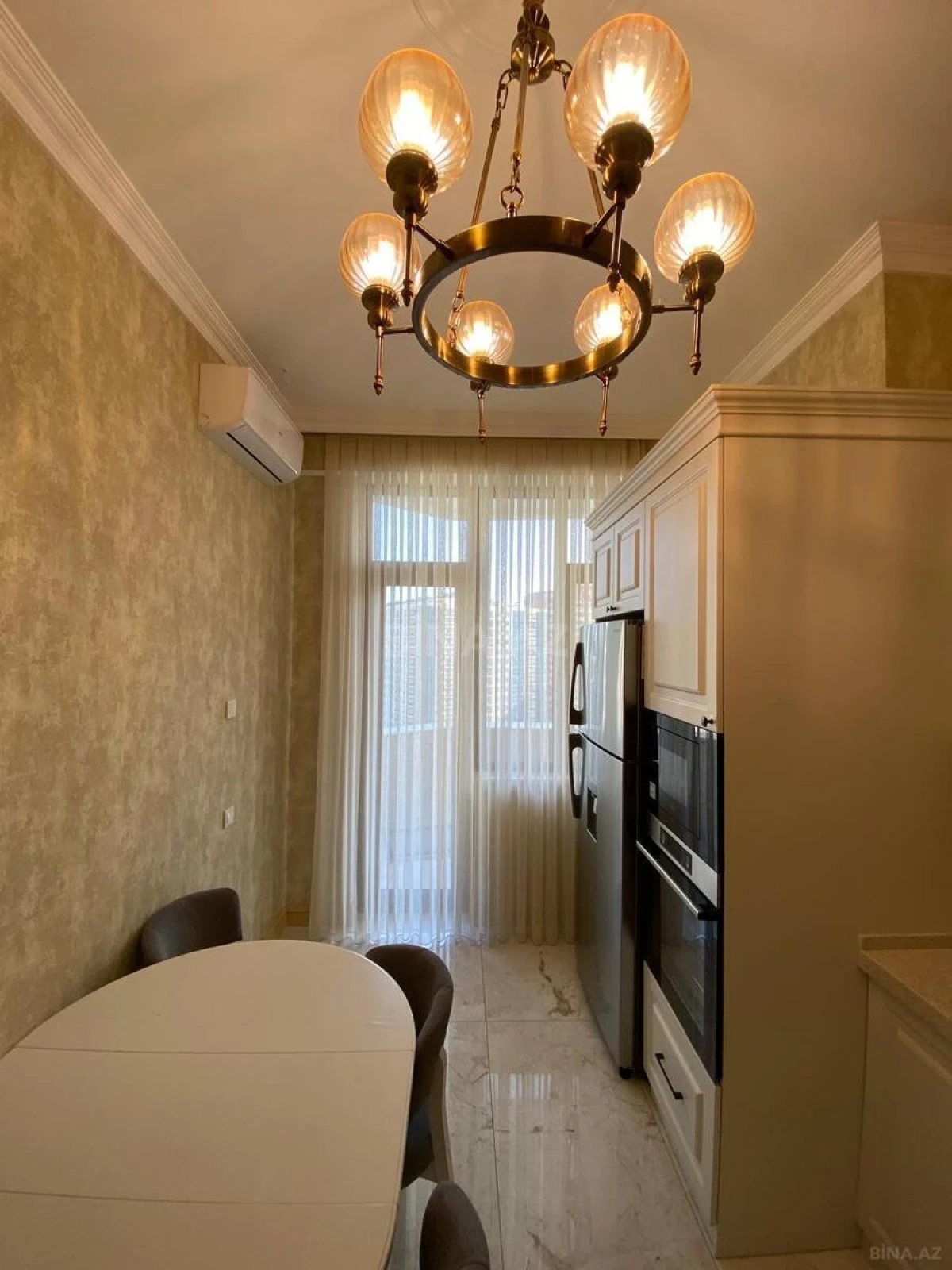 Kirayə verilir 2 otaqlı mənzil 90 m²