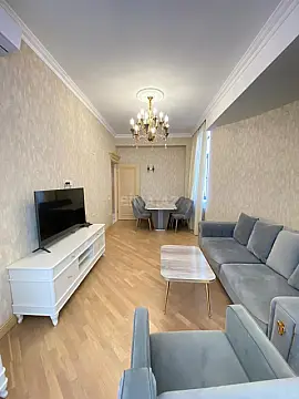 Kirayə verilir 2 otaqlı mənzil 90 m²