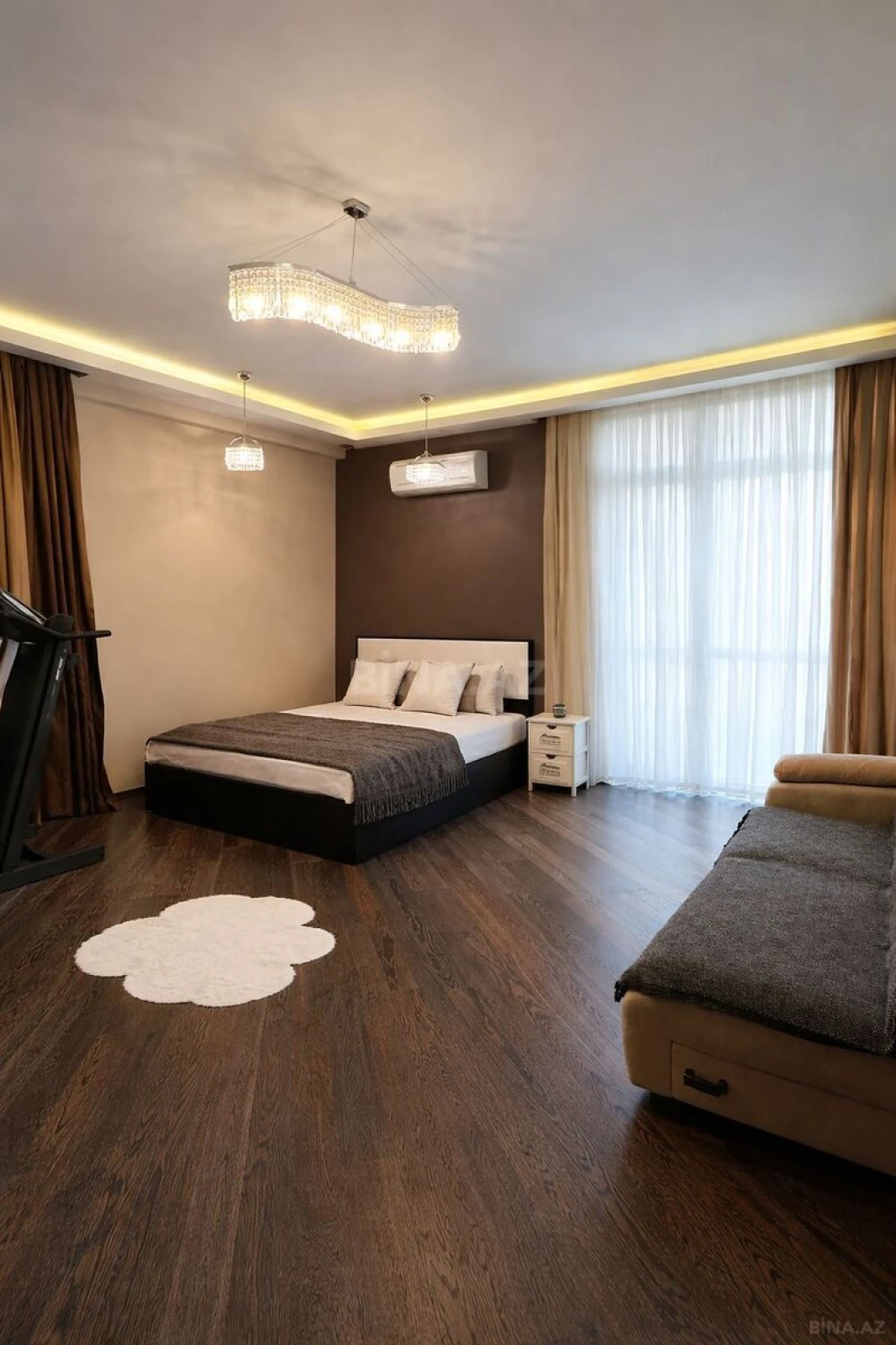 Kirayə verilir 4 otaqlı mənzil 150 m²