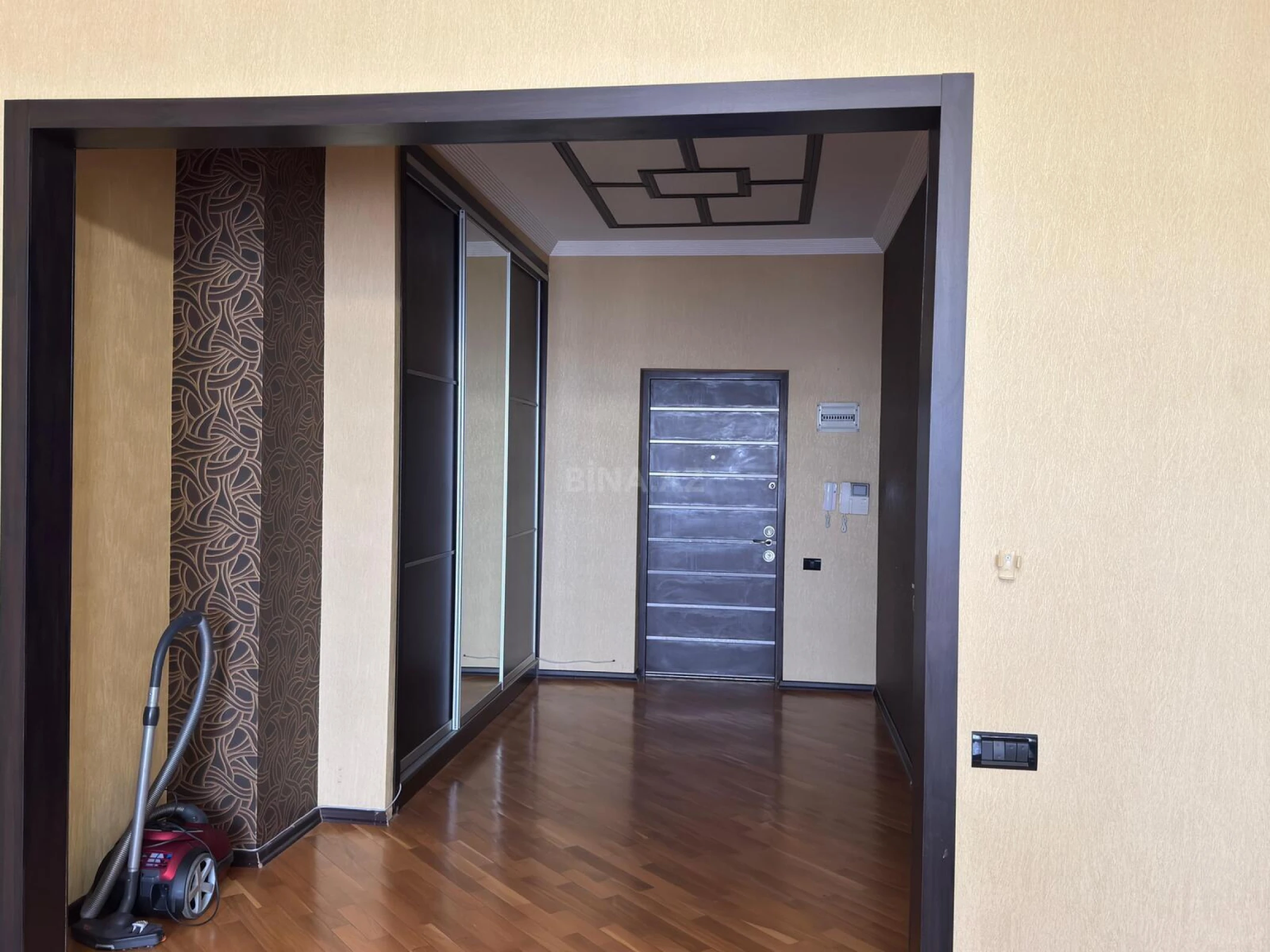 Kirayə verilir 2 otaqlı mənzil 110 m²