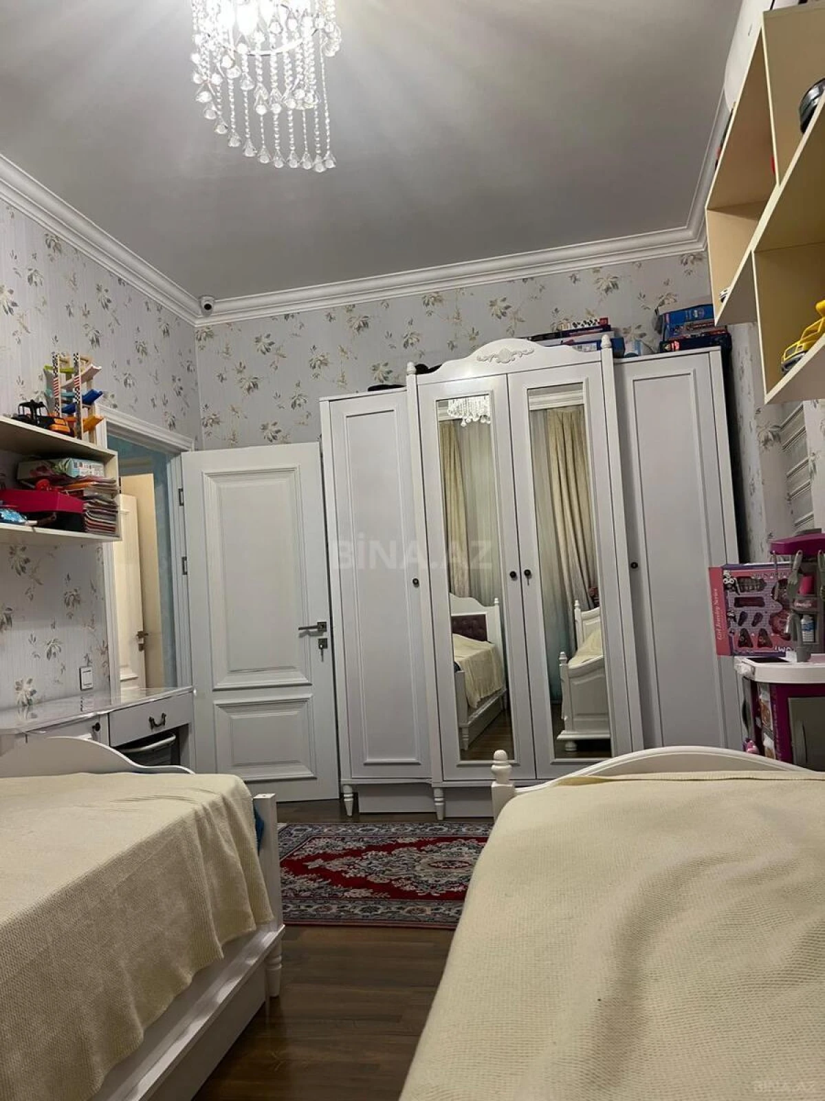 Satılır 3 otaqlı mənzil 138 m²