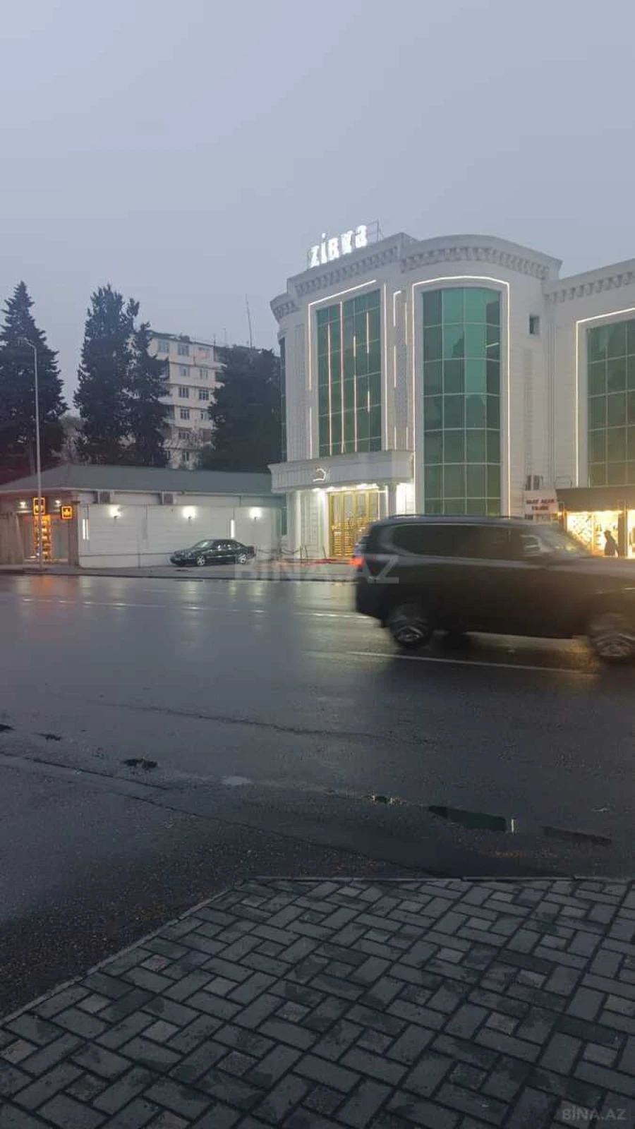 Satılır 3 otaqlı mənzil 138 m²