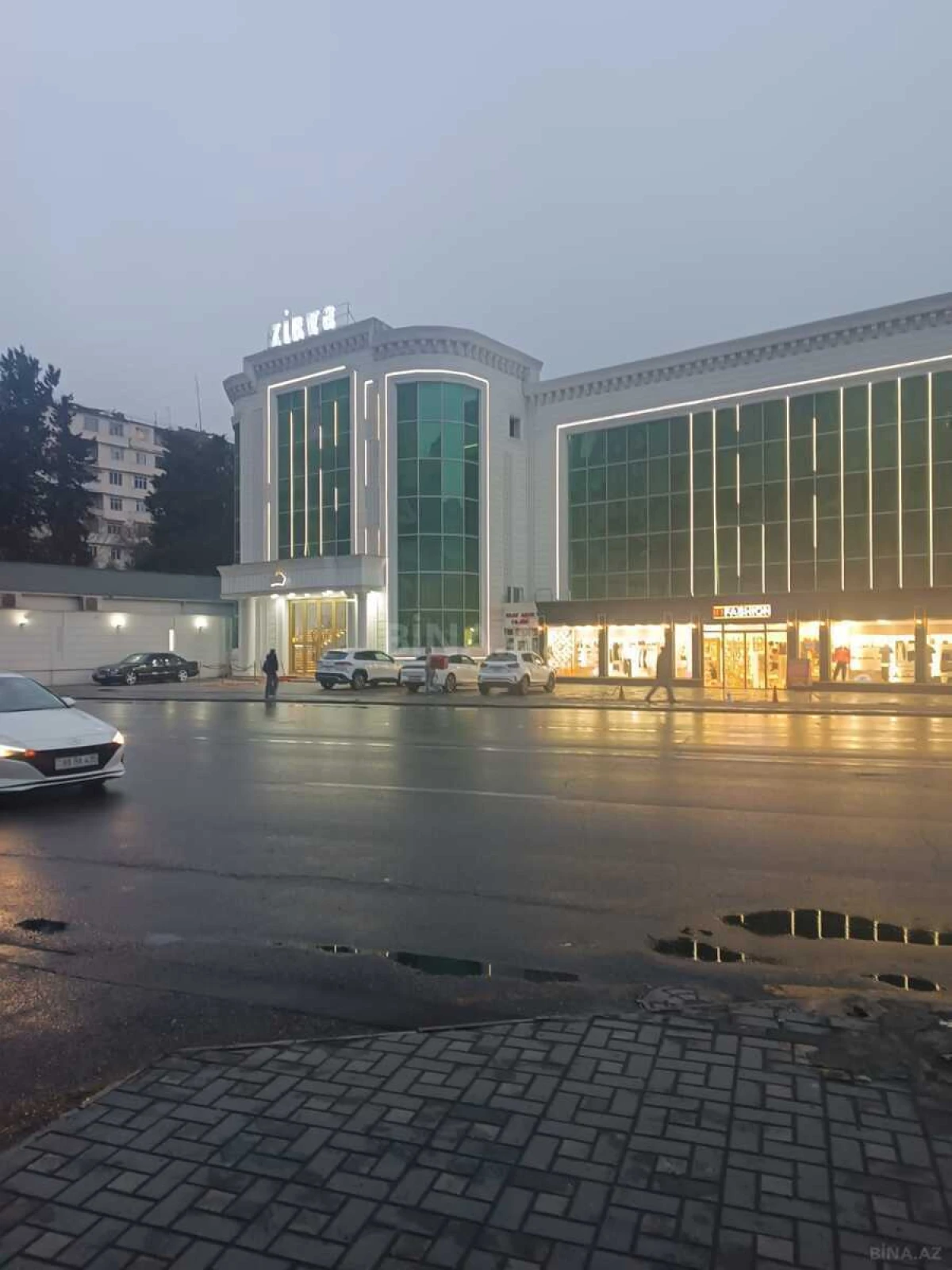 Satılır 3 otaqlı mənzil 138 m²