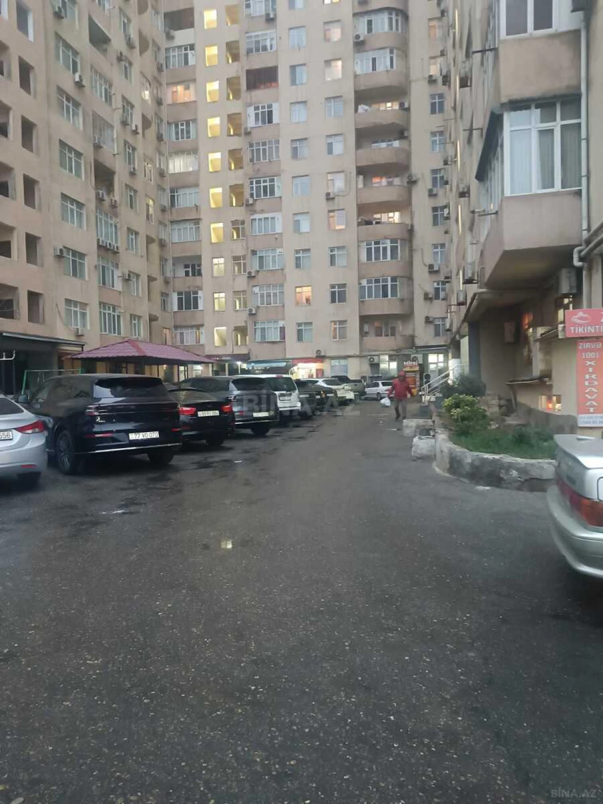 Satılır 3 otaqlı mənzil 138 m²