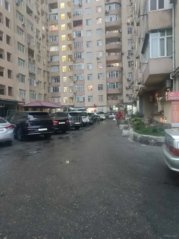 Satılır 3 otaqlı mənzil 138 m²