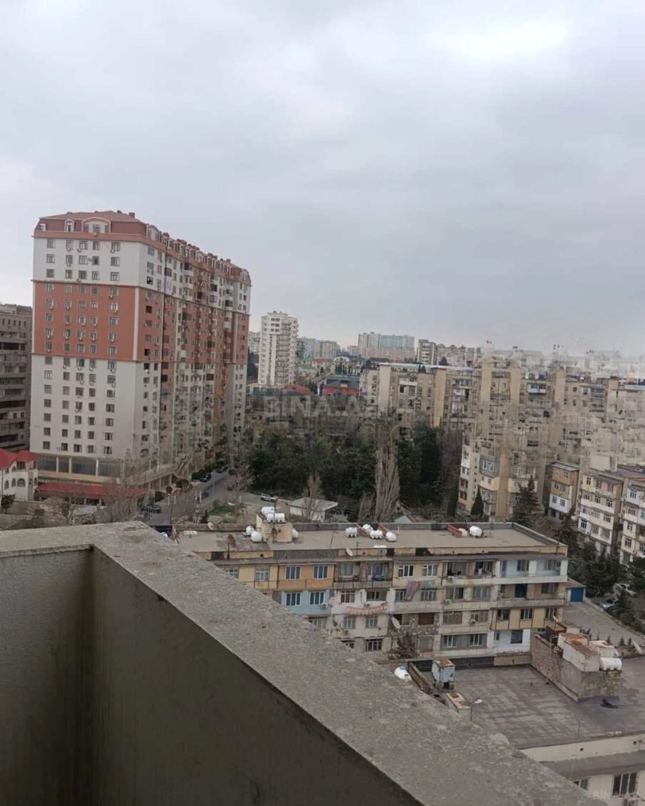 Satılır 3 otaqlı mənzil 105 m²