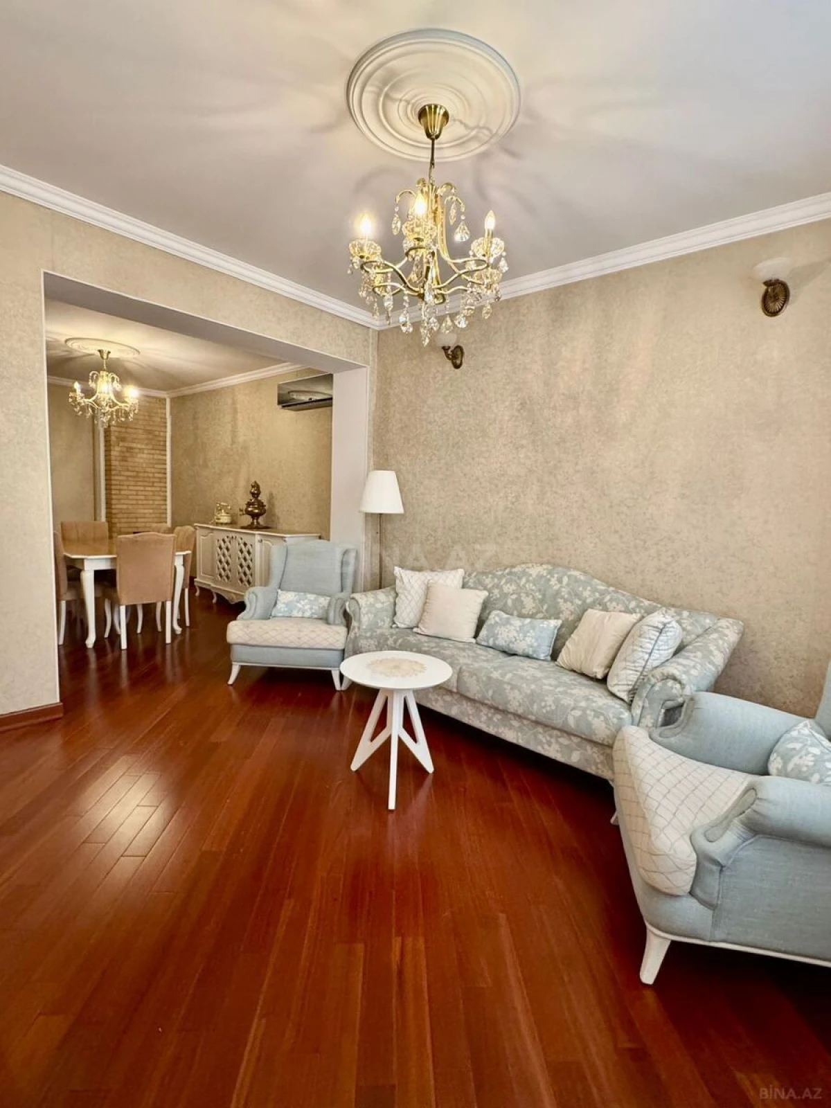 Kirayə verilir 2 otaqlı mənzil 70 m²