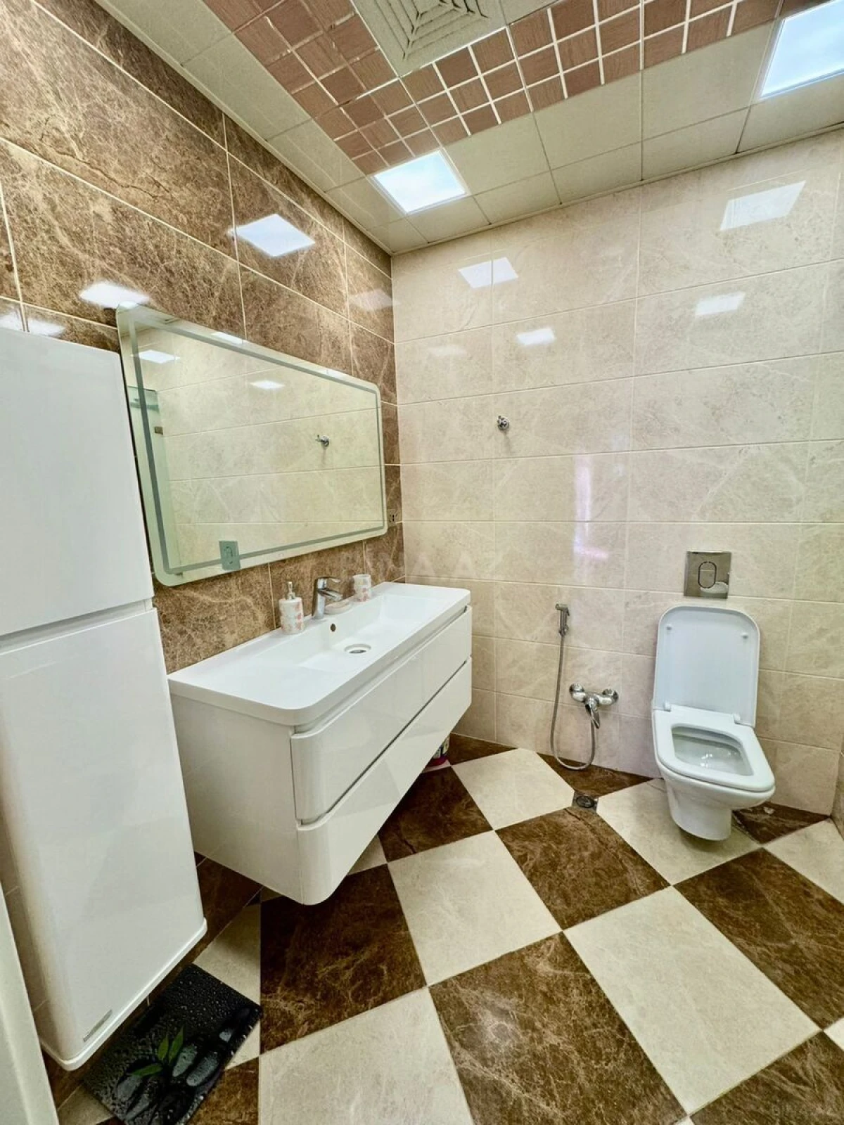 Kirayə verilir 2 otaqlı mənzil 70 m²