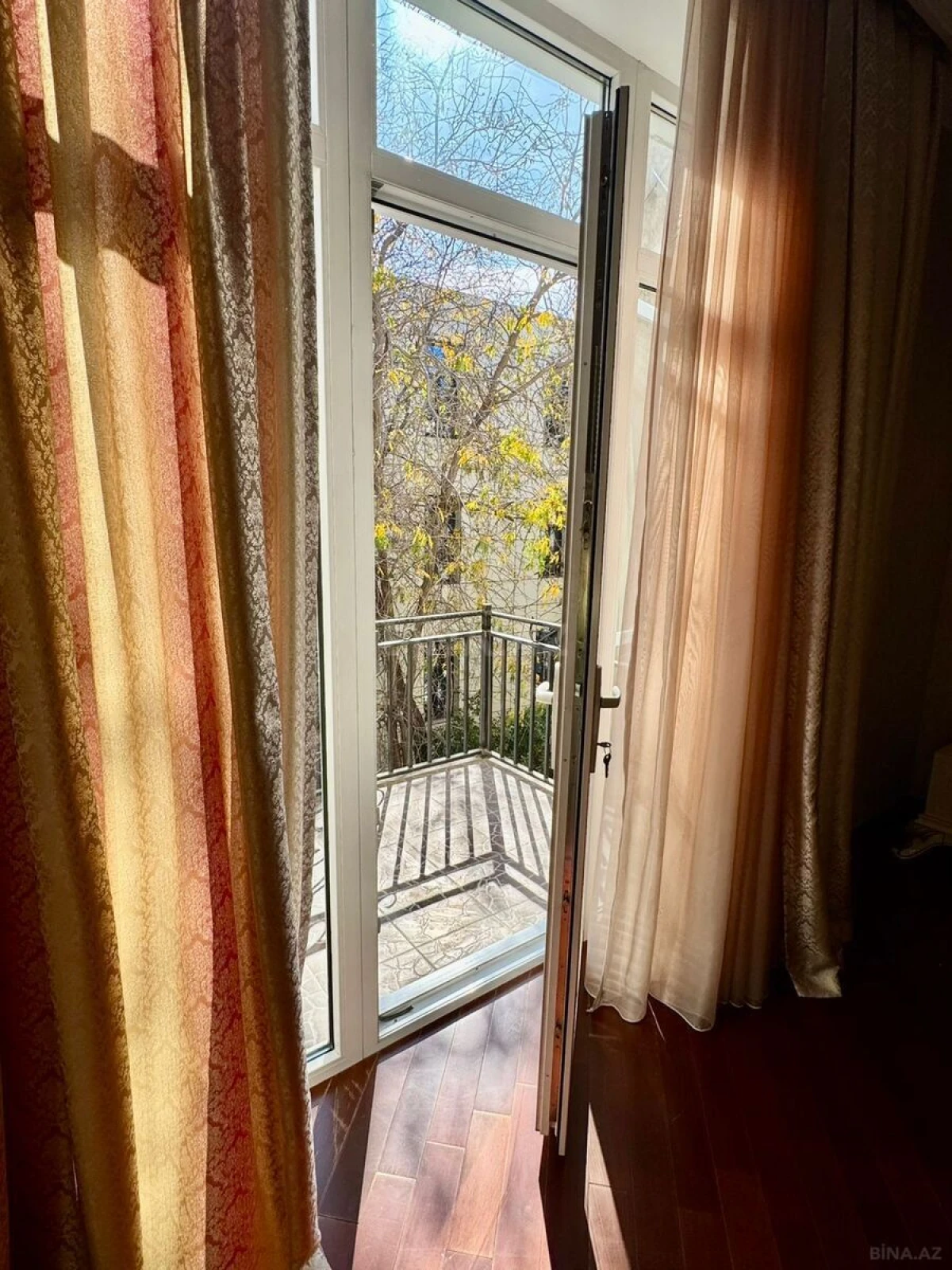 Kirayə verilir 2 otaqlı mənzil 70 m²