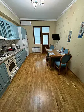 Kirayə verilir 3 otaqlı mənzil 120 m²