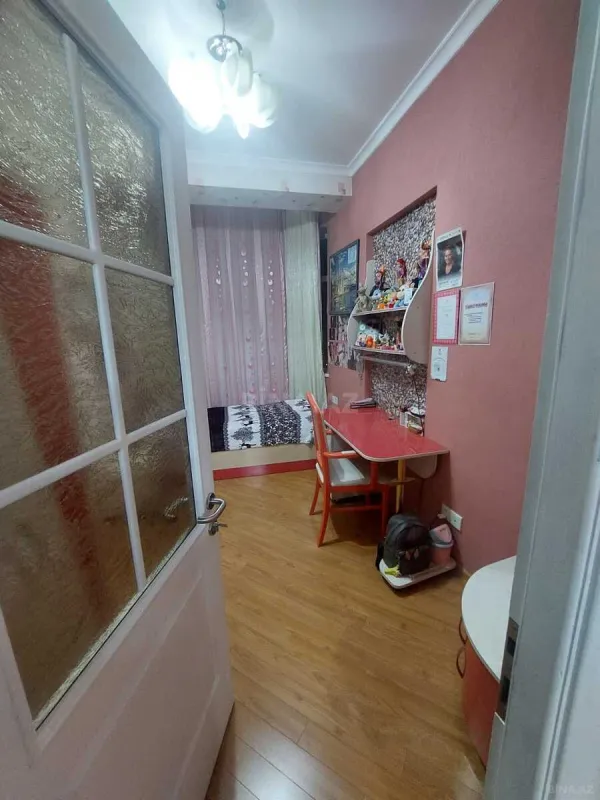 Satılır 4 otaqlı mənzil 100 m²