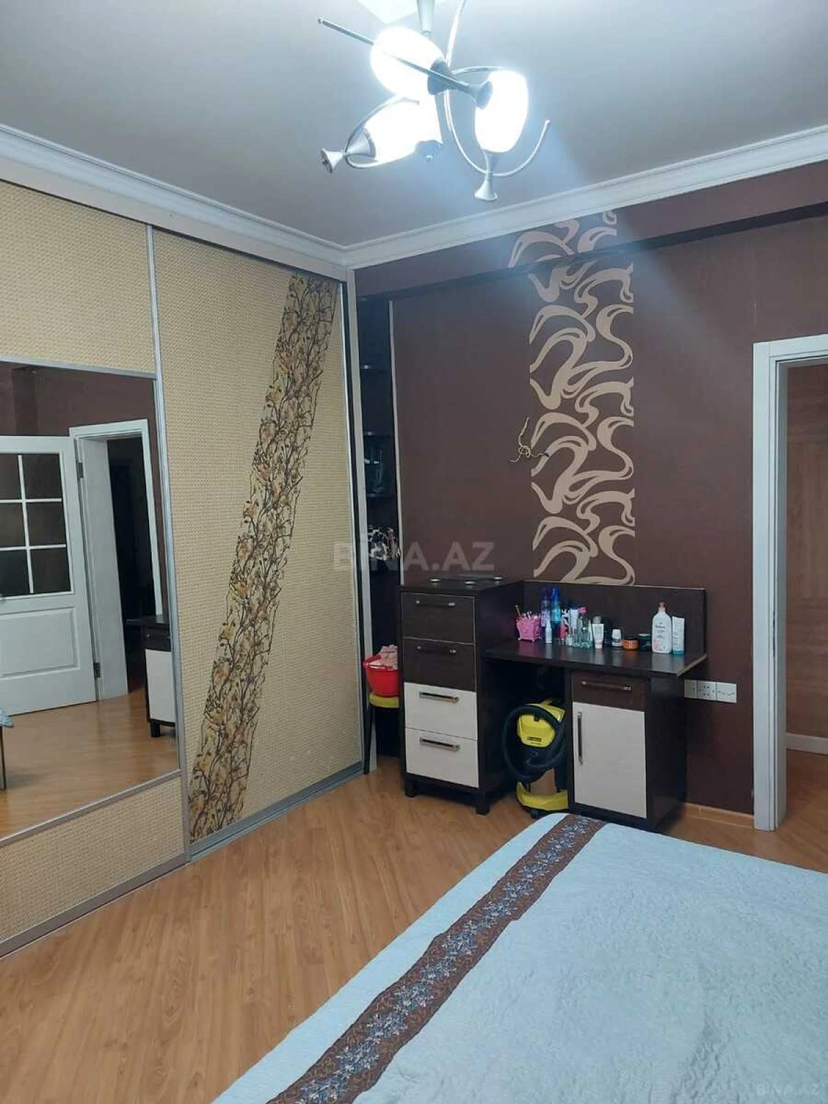 Satılır 4 otaqlı mənzil 100 m²