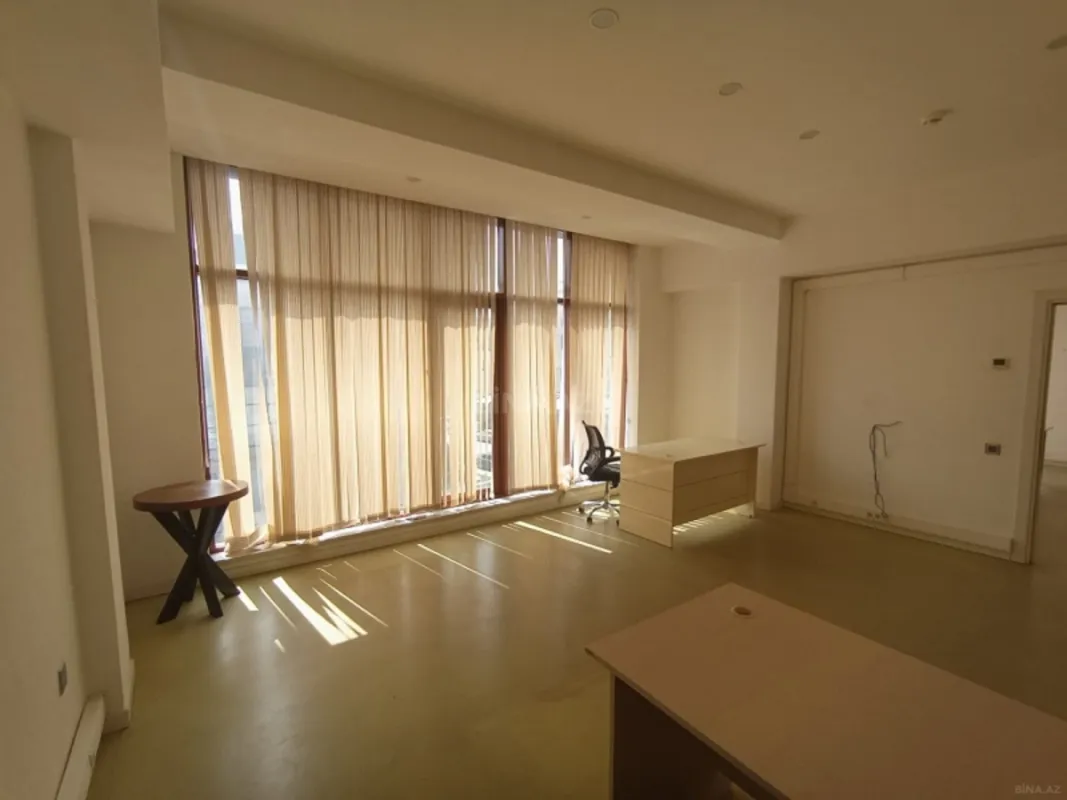Kirayə verilir 2 otaqlı ofis 60 m²