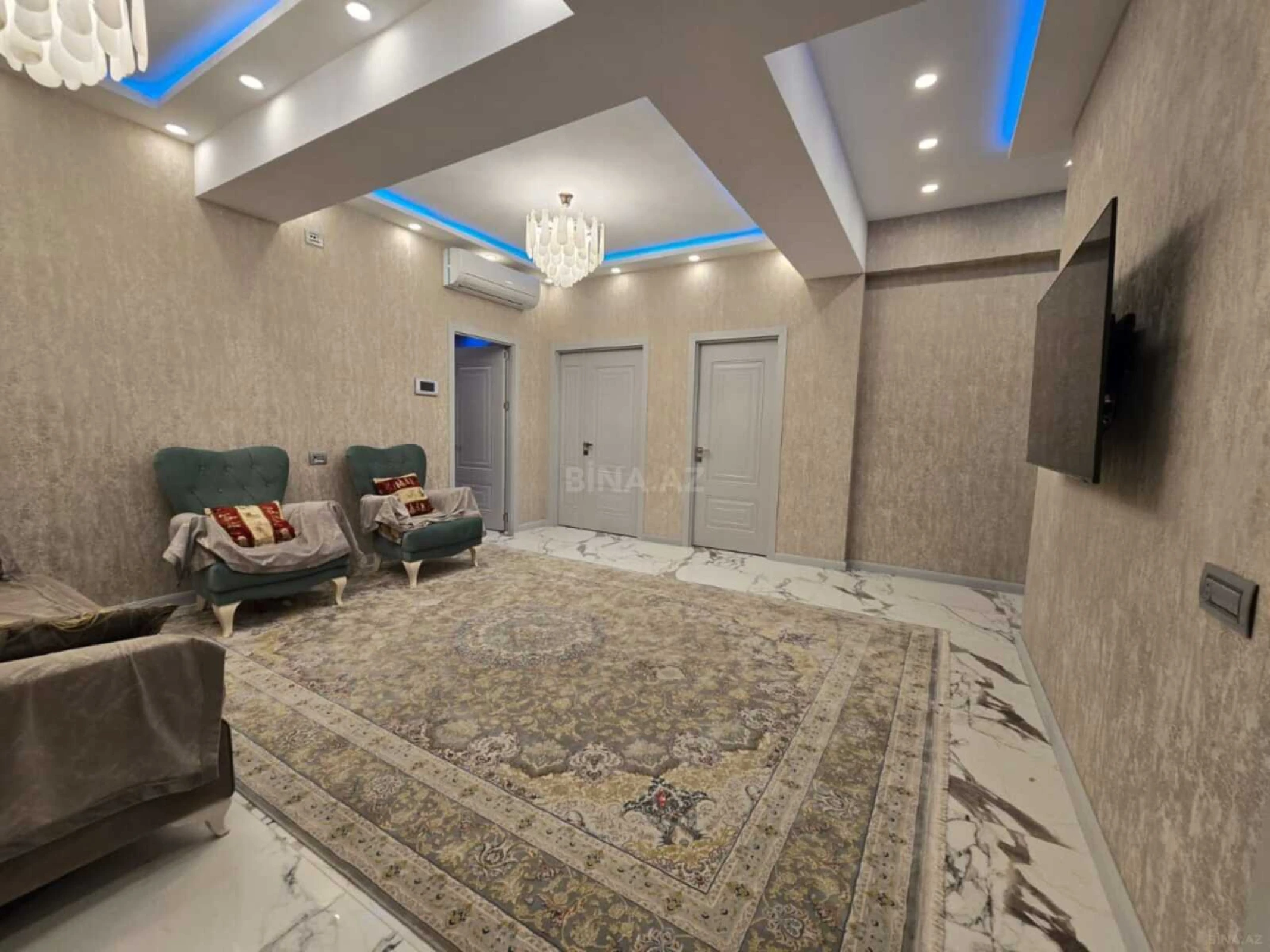 Kirayə verilir 6 otaqlı mənzil 270 m²